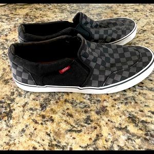 Slip on black checkered vans